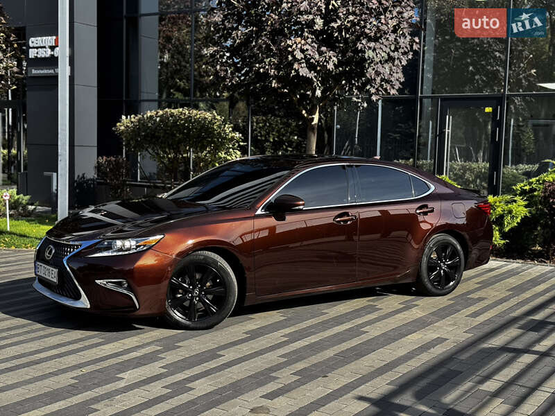 Седан Lexus ES 2016 в Киеве