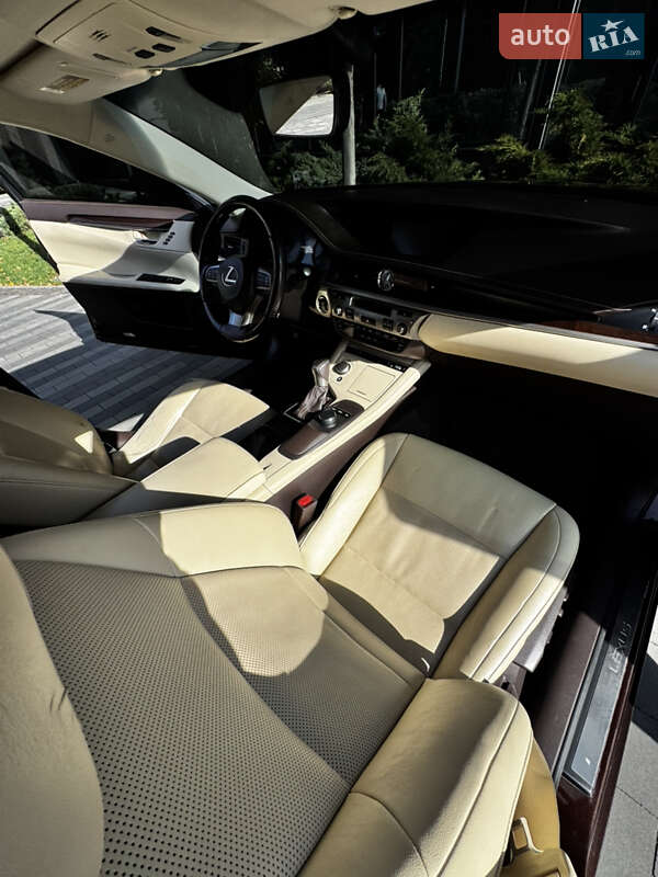 Седан Lexus ES 2016 в Киеве