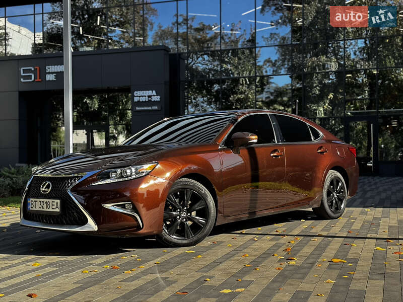 Седан Lexus ES 2016 в Киеве