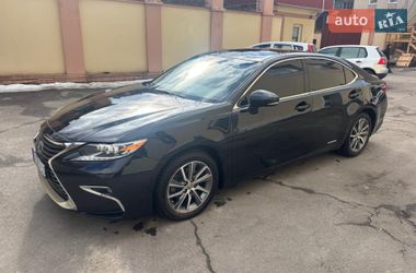 Седан Lexus ES 2015 в Полтаве