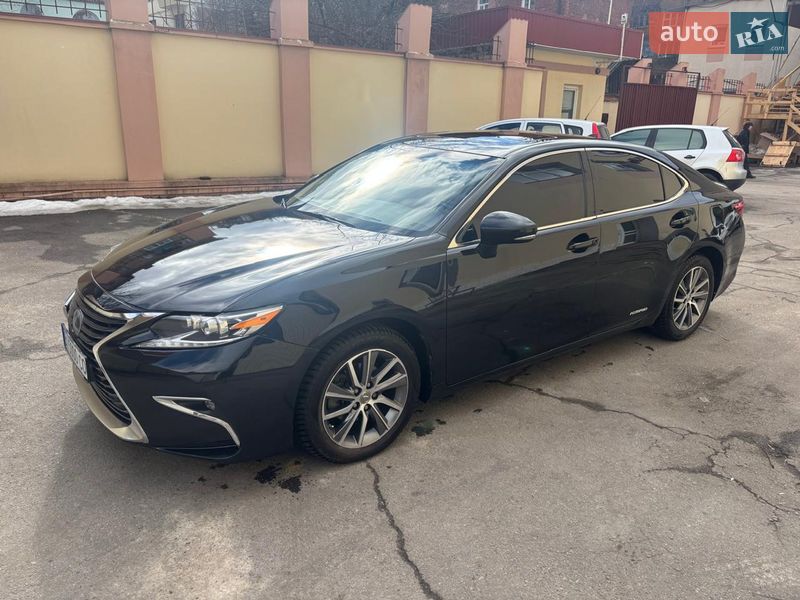 Седан Lexus ES 2015 в Полтаве