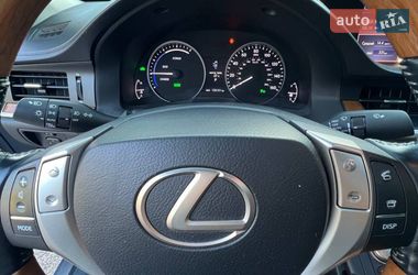 Седан Lexus ES 2015 в Львове