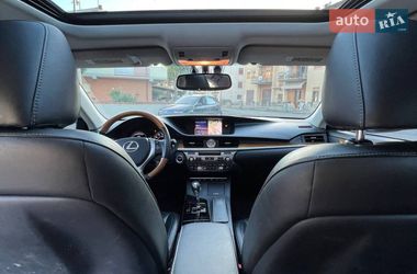 Седан Lexus ES 2015 в Львове