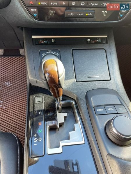 Седан Lexus ES 2014 в Киеве фото 30 Седан Lexus ES 2014 в Киеве