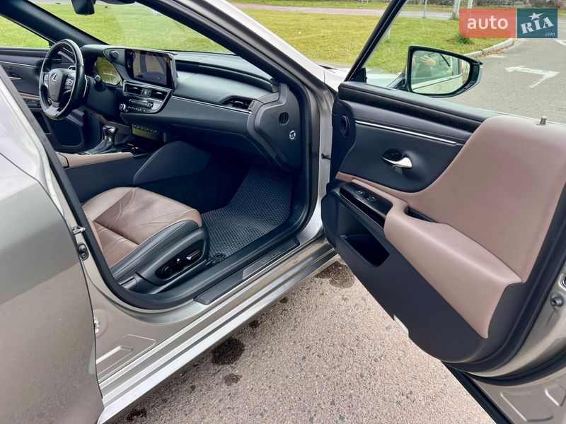 Седан Lexus ES 2024 в Рівному