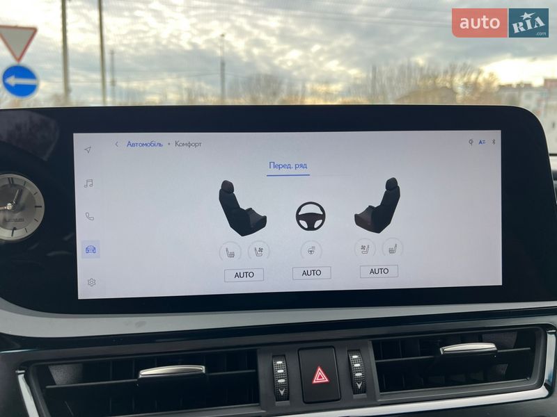 Седан Lexus ES 2024 в Рівному