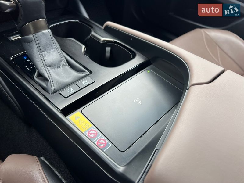 Седан Lexus ES 2024 в Рівному