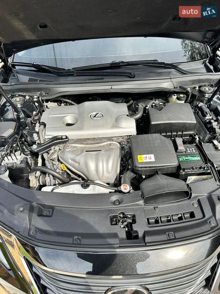 Седан Lexus ES 2016 в П'ятихатках