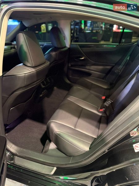 Седан Lexus ES 2018 в Одесі