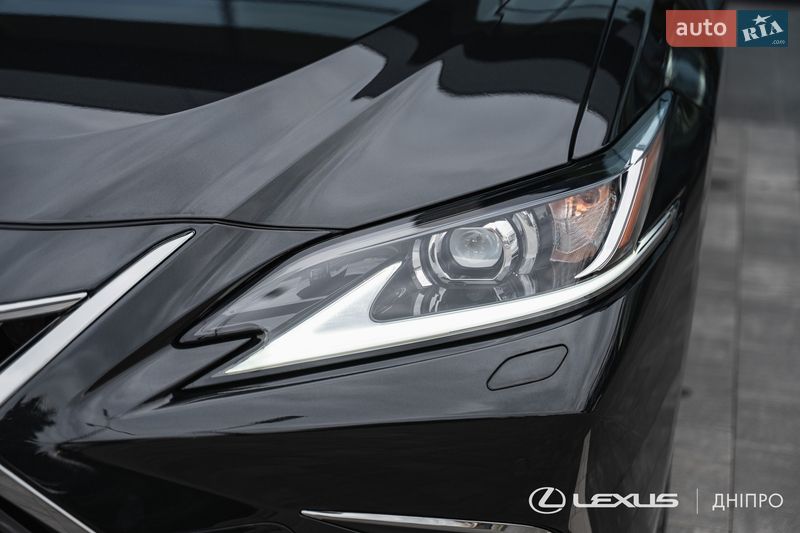 Седан Lexus ES 2024 в Дніпрі