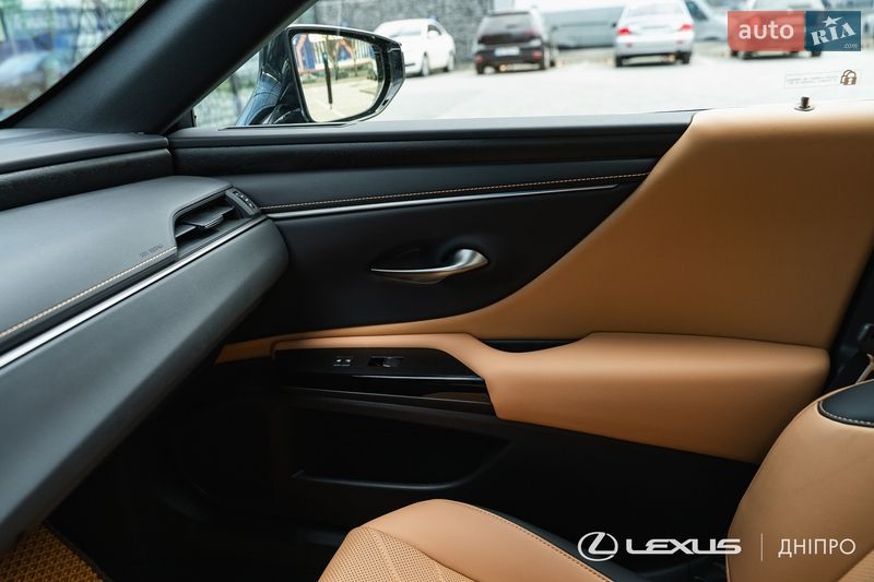 Седан Lexus ES 2024 в Дніпрі