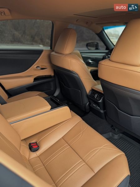 Седан Lexus ES 2021 в Дніпрі