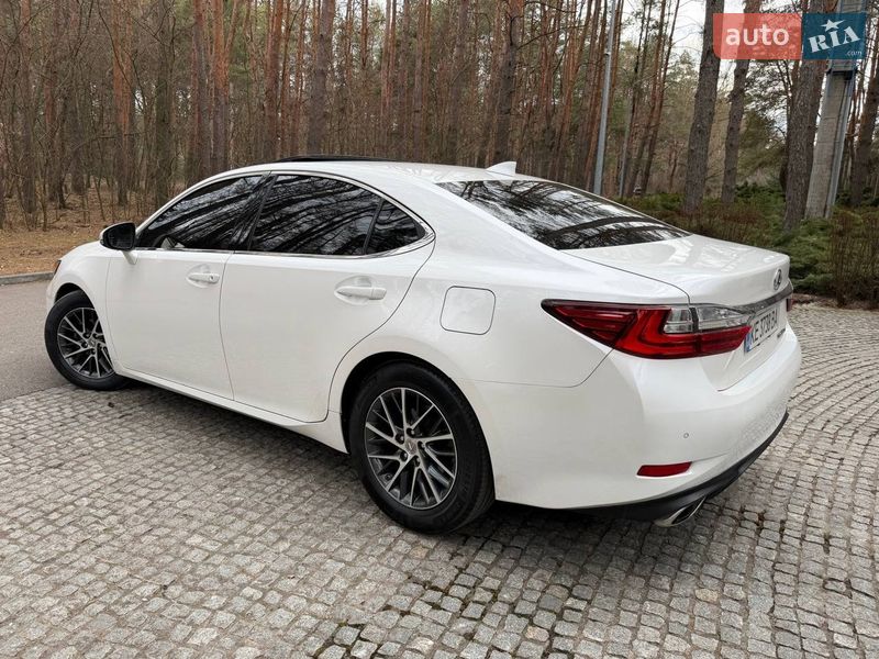Седан Lexus ES 2016 в Новомосковську