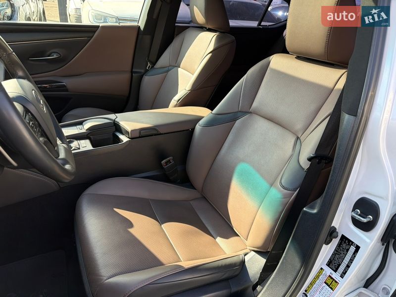 Седан Lexus ES 2022 в Одесі