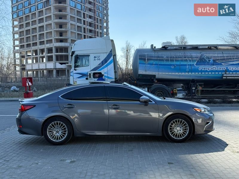 Седан Lexus ES 2016 в Дніпрі