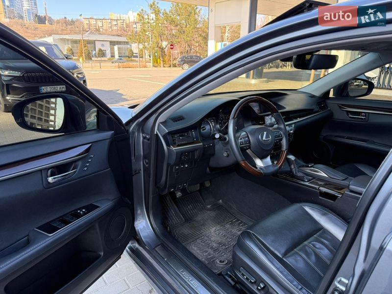 Седан Lexus ES 2016 в Дніпрі