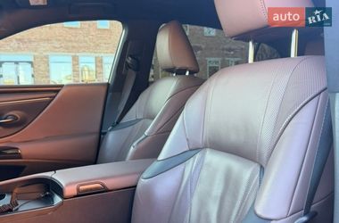 Седан Lexus ES 2022 в Виннице