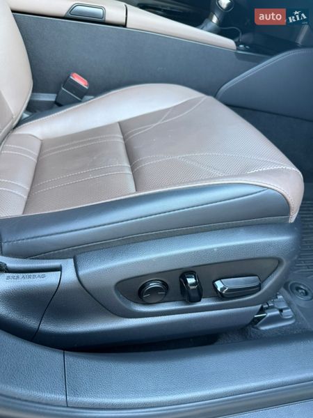 Седан Lexus ES 2022 в Виннице