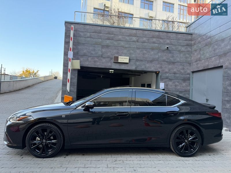 Седан Lexus ES 2024 в Києві