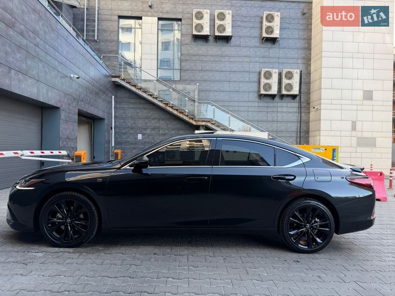 Седан Lexus ES 2024 в Києві