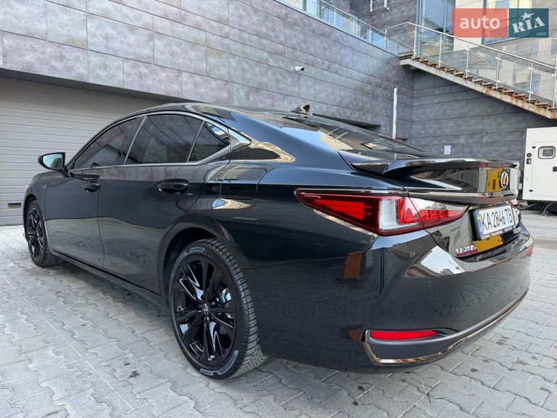 Седан Lexus ES 2024 в Києві