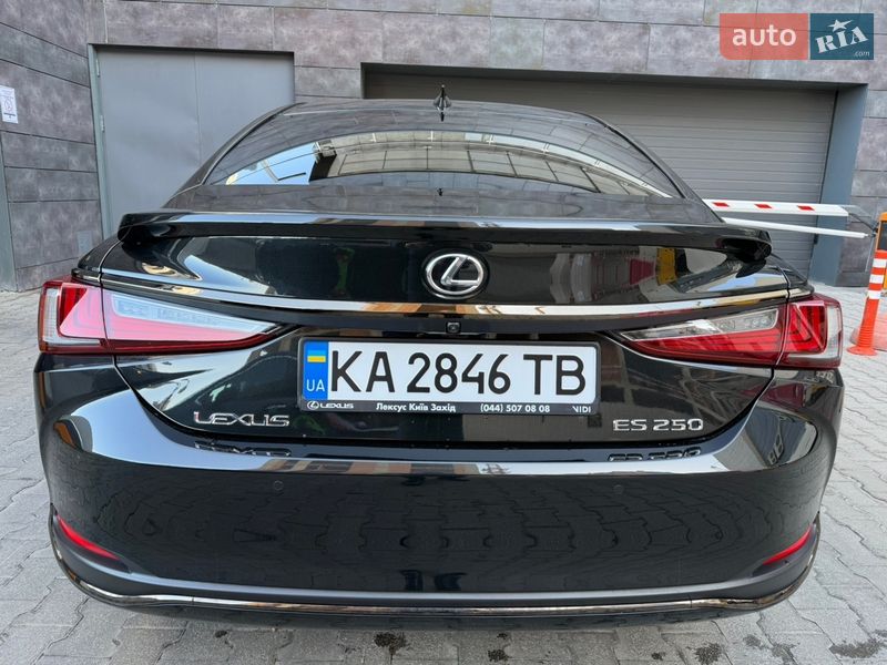 Седан Lexus ES 2024 в Києві