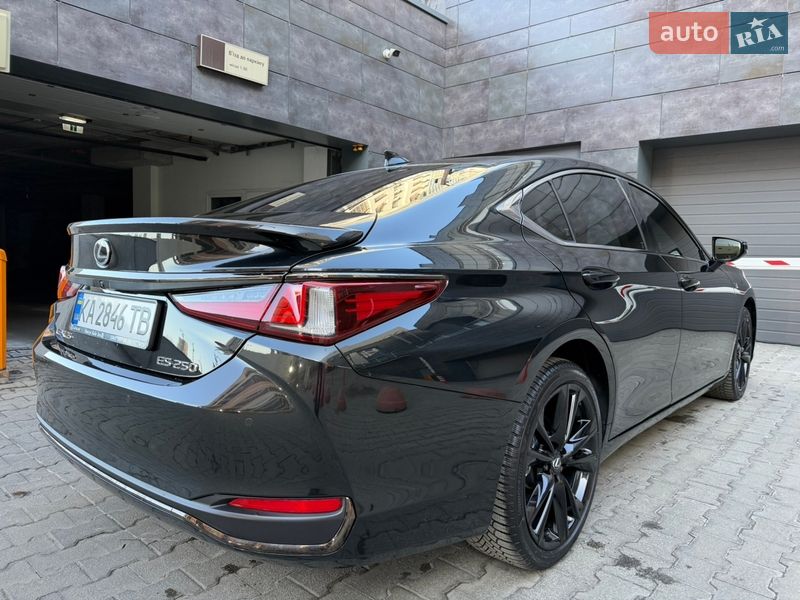 Седан Lexus ES 2024 в Києві