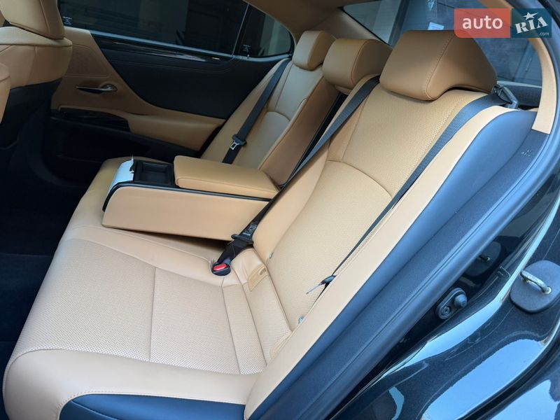Седан Lexus ES 2024 в Києві