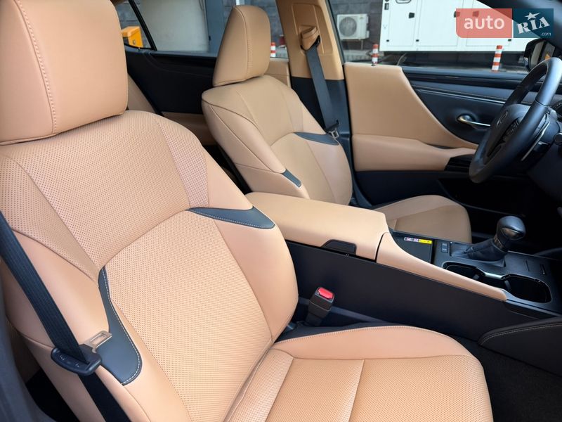 Седан Lexus ES 2024 в Києві