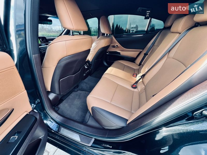 Седан Lexus ES 2021 в Киеве