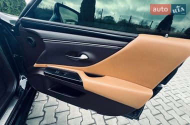 Седан Lexus ES 2021 в Киеве