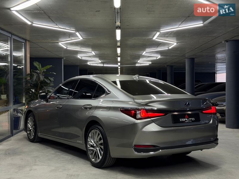 Седан Lexus ES 2019 в Одесі