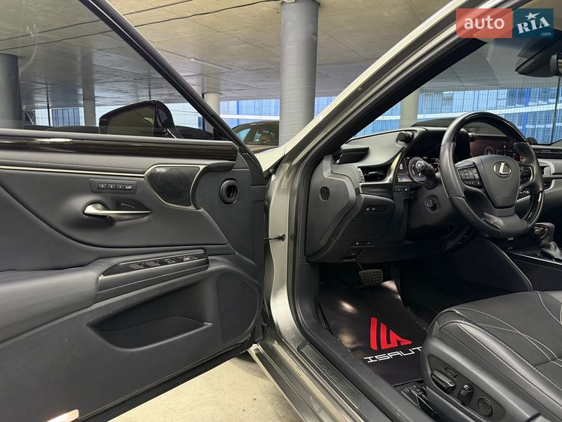 Седан Lexus ES 2019 в Одесі