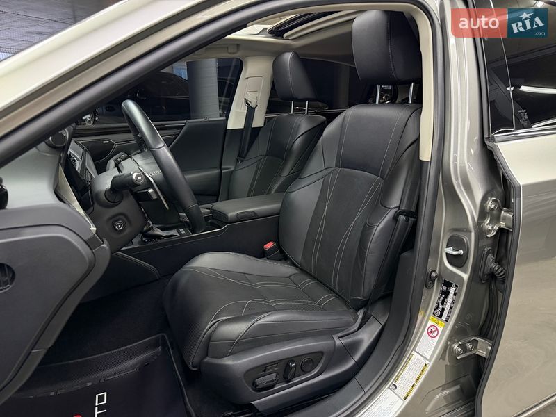 Седан Lexus ES 2019 в Одесі