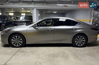 Седан Lexus ES 2022 в Киеве
