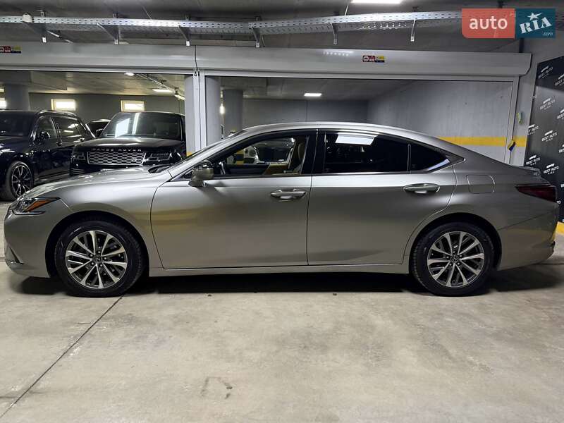 Седан Lexus ES 2022 в Киеве