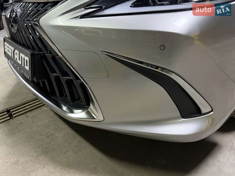 Седан Lexus ES 2022 в Киеве