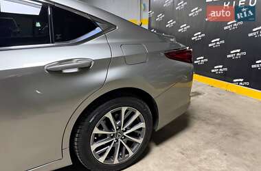 Седан Lexus ES 2022 в Киеве