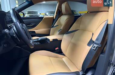 Седан Lexus ES 2022 в Киеве