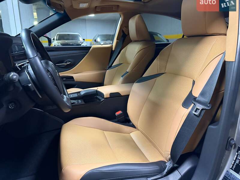 Седан Lexus ES 2022 в Киеве