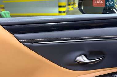 Седан Lexus ES 2022 в Киеве
