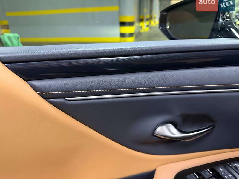 Седан Lexus ES 2022 в Киеве