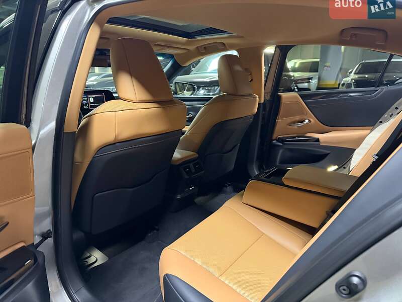 Седан Lexus ES 2022 в Киеве