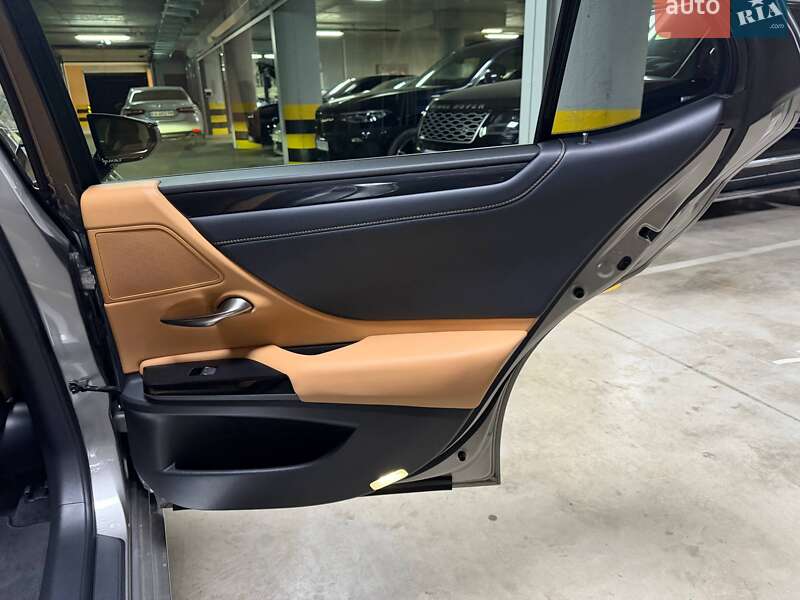 Седан Lexus ES 2022 в Киеве