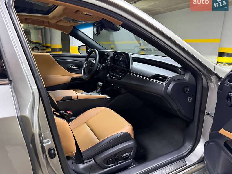 Седан Lexus ES 2022 в Киеве