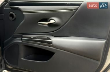Седан Lexus ES 2020 в Киеве