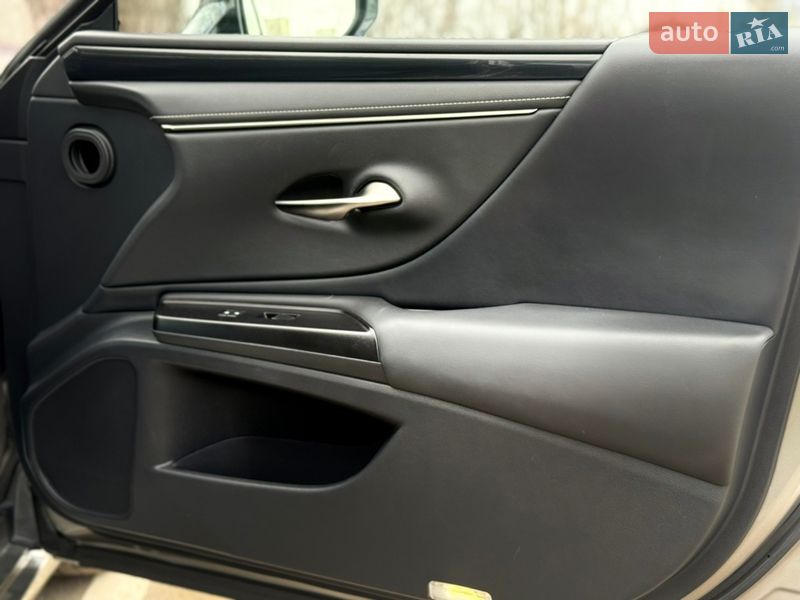 Седан Lexus ES 2020 в Києві фото 35 Седан Lexus ES 2020 в Києві