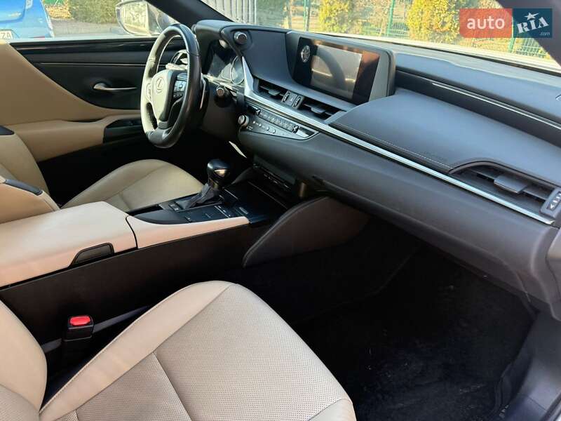 Седан Lexus ES 2021 в Киеве