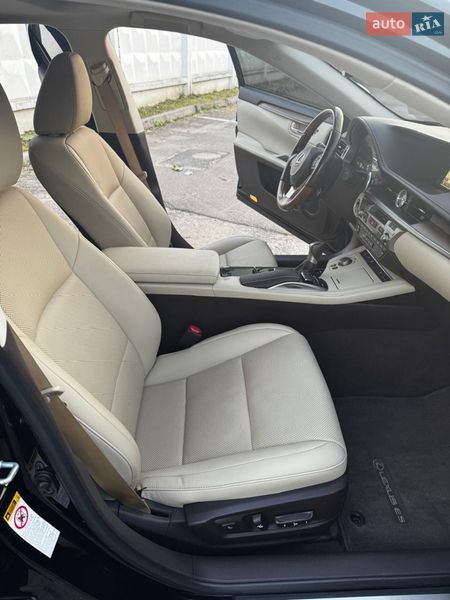 Седан Lexus ES 2015 в Житомире