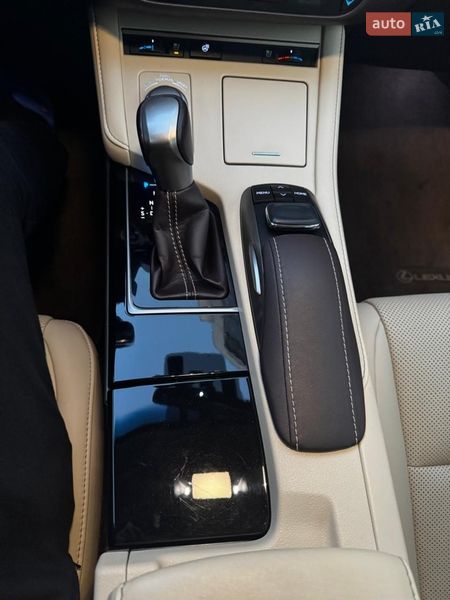 Седан Lexus ES 2015 в Житомире